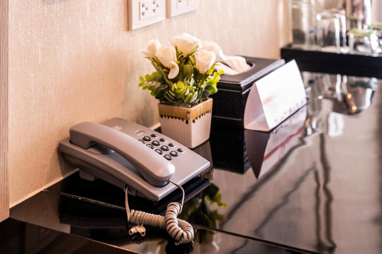 The Airport Courtyard Suvarnabhumi Airport بانكوك المظهر الخارجي الصورة A telephone in a hotel room
