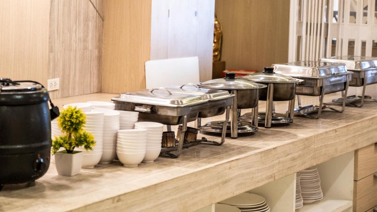 The Airport Courtyard Suvarnabhumi Airport بانكوك المظهر الخارجي الصورة A row of chafing dishes