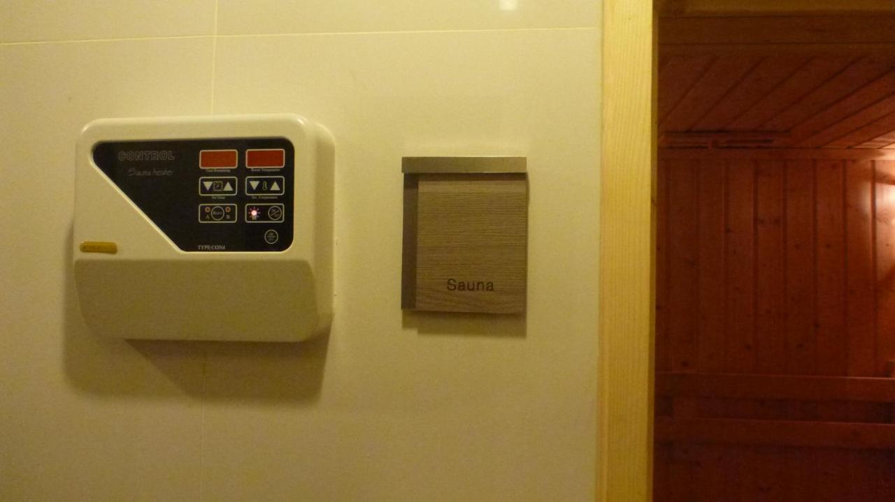 The Airport Courtyard Suvarnabhumi Airport بانكوك المظهر الخارجي الصورة A shower panel