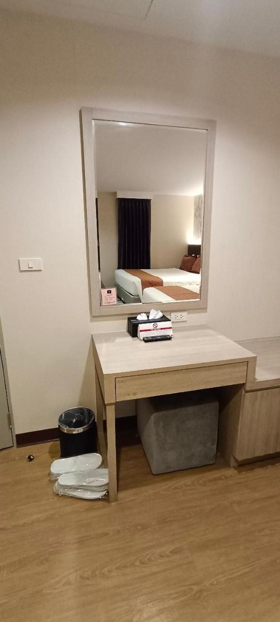 The Airport Courtyard Suvarnabhumi Airport بانكوك المظهر الخارجي الصورة A dressing table